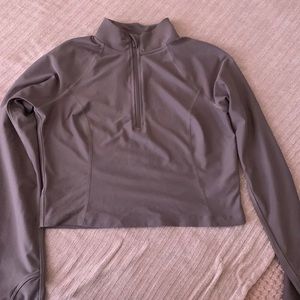 Old Navy women’s crop Powersoft. Medium.